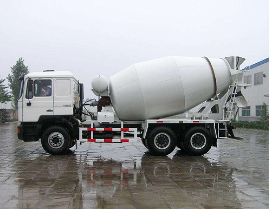 El Camión mixer de cemento